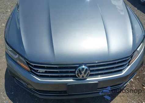 2016 Volkswagen Passat 1.8T R-Line из США, поврежденный, VIN 1VWAT7A34GC065730